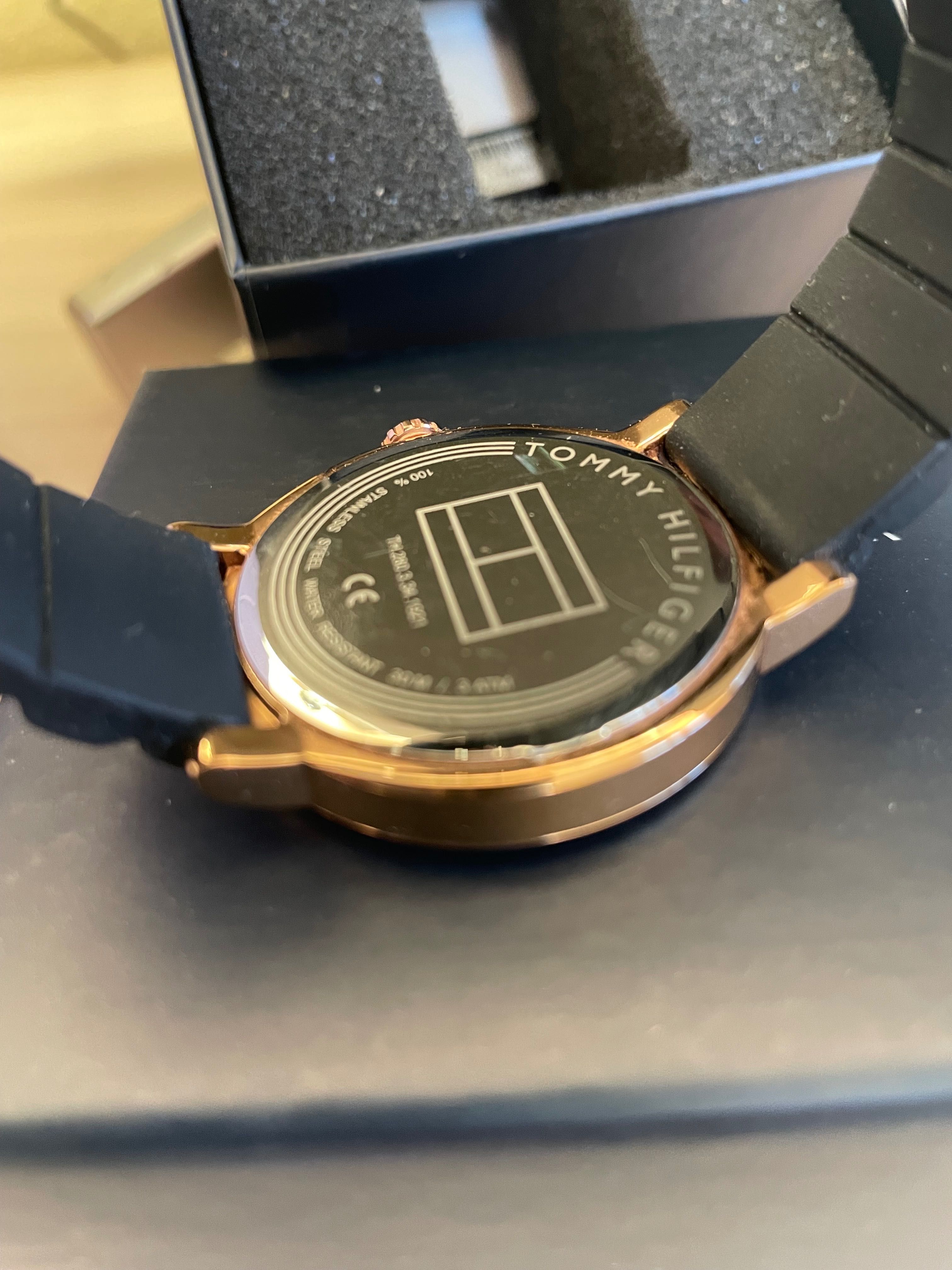 Часовник TomY HilfigeR