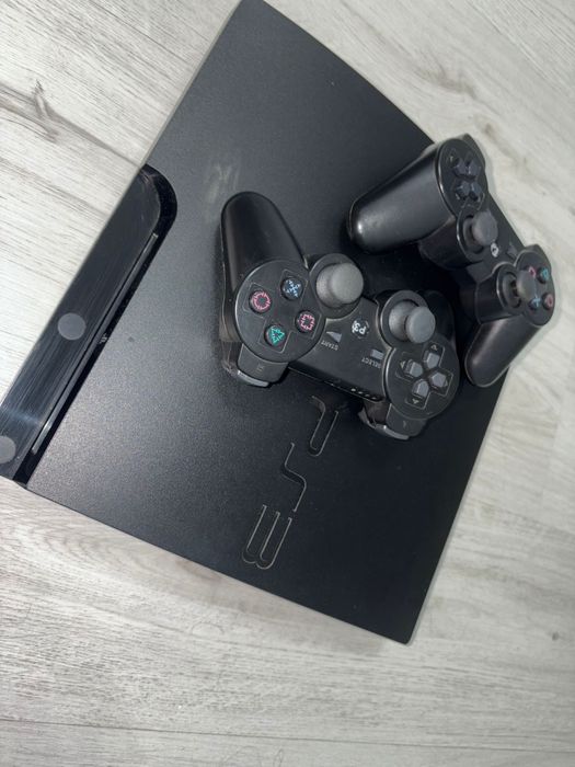Consola PS3 SLIM, 2 controllere si o colectie de 13 jocuri