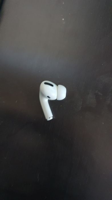 Продам левый и правый ухо от airpods pro оригинал