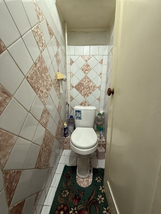 Продаю свою квартиру на рисовом 3 комнатная 2 этаж 4х этажка не торцев