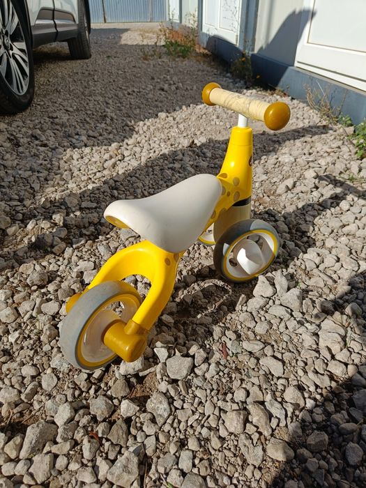 Vând bicicleta de echilibru