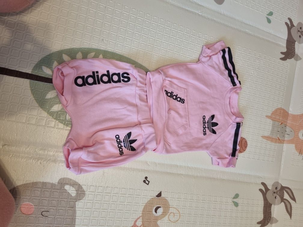 Costumas Adidas fetita 6- 9 luni