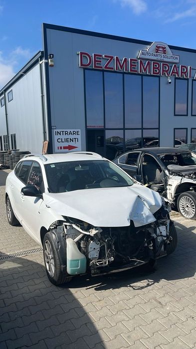 Dezmembram Renault Megane 3 1.5 din 2015