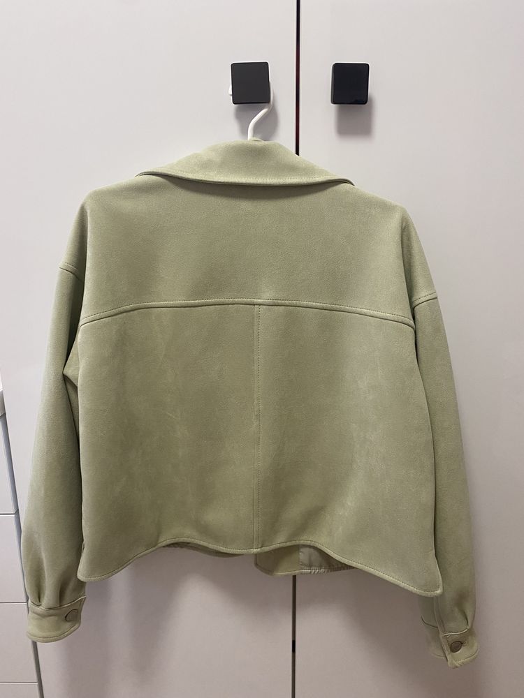 Jacheta verde din Pull and Bear