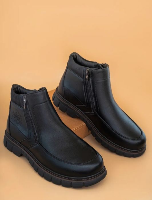 Продается мужские сапоги