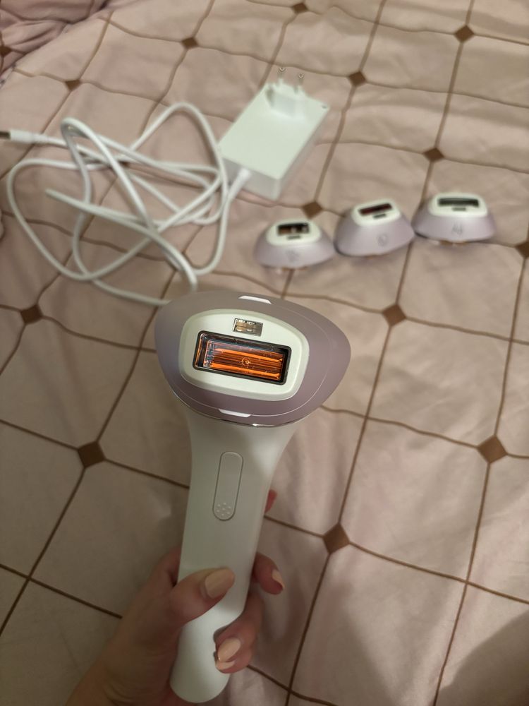 Фотоепилатор Philips Lumea Seria 8000 BRI947/00