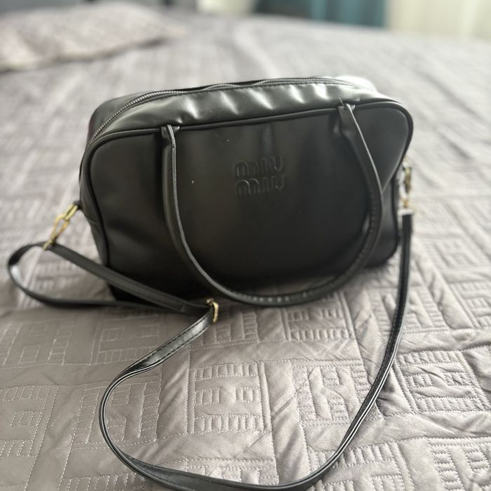 Продам сумку miu miu. Очень вместительная . Состояние хорошее