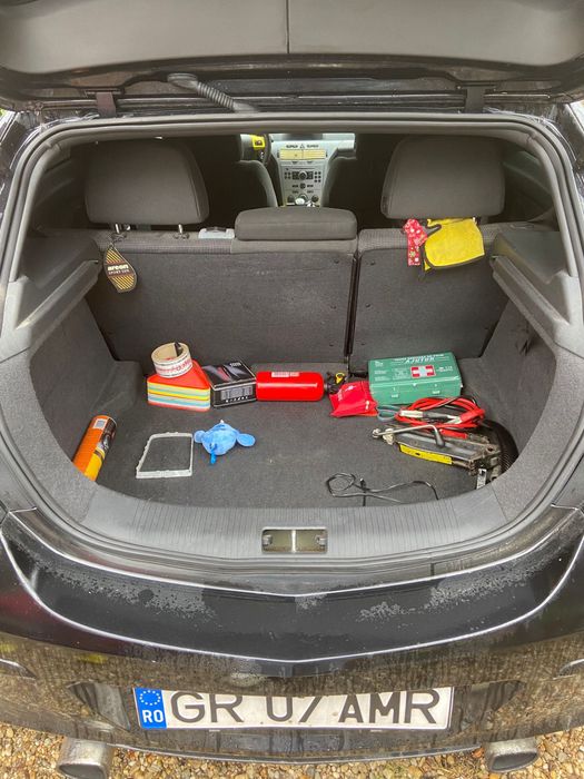 Vand sau dezmembrez opel