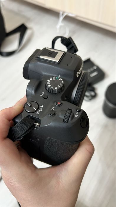 Камера canon R7, в коробке в иделальном состояние
