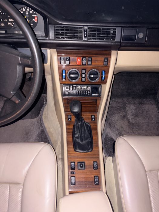 Mercedes-Benz E260 4MATIC (W124) – 1988