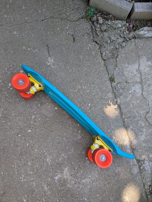 Skateboard Oxelo Yamba 100, Lungime 56cm, Roti Poliuretan, Max. 100kg,