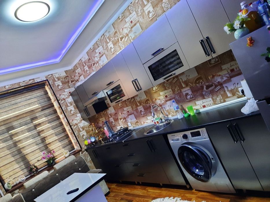 Маслазавод томонда жойлашган 1 хонали люкс шароитли квартира ижарага б