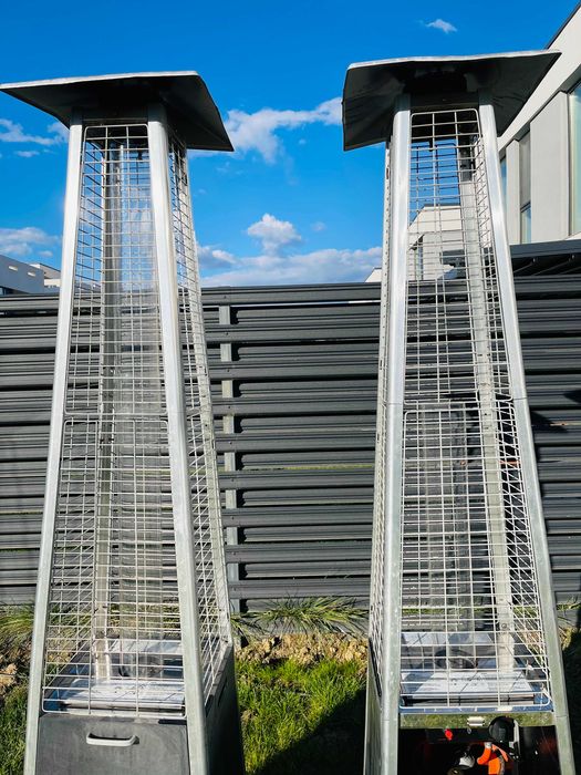 Incalzitor profesional pentru terasa tip piramida HENDI