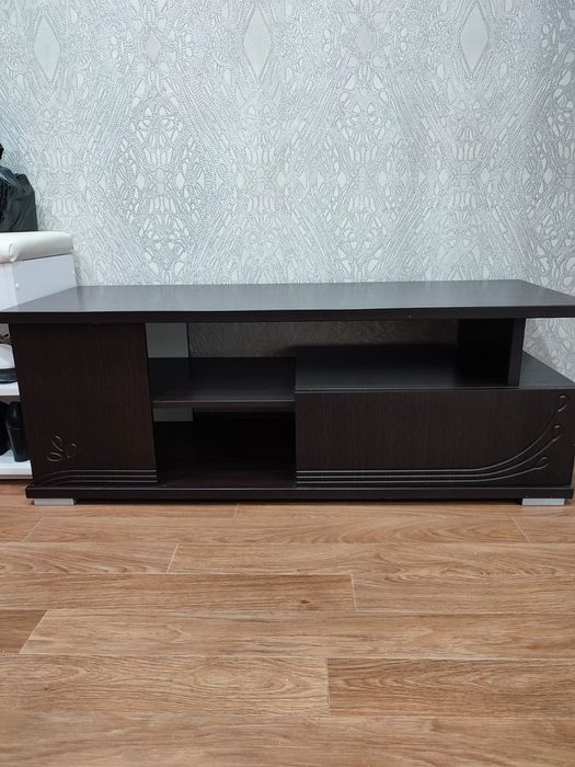 Продам тумбу под телевизор