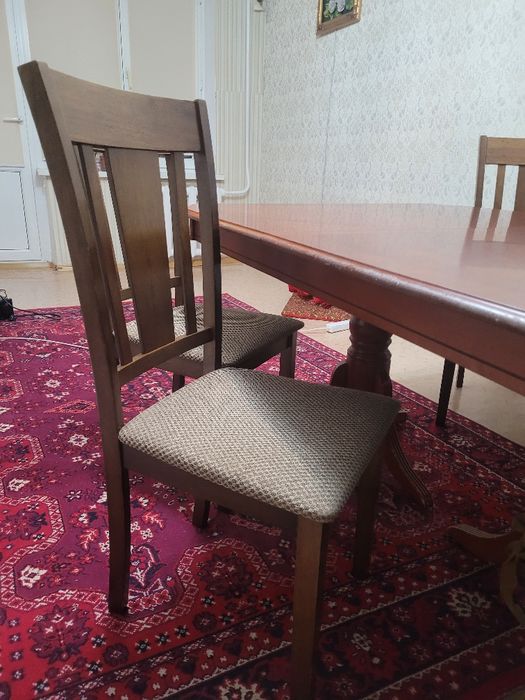 Стол со стульями