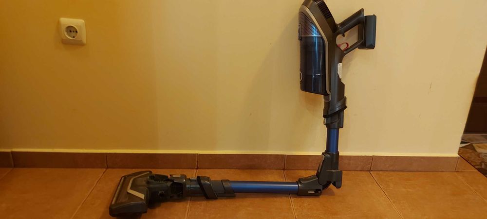 Продавам Вертикална прахосмукачка RowentaX-Force Flex8.60 AquaRH9690WO