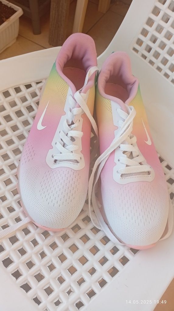 Дамски маратонки Nike
