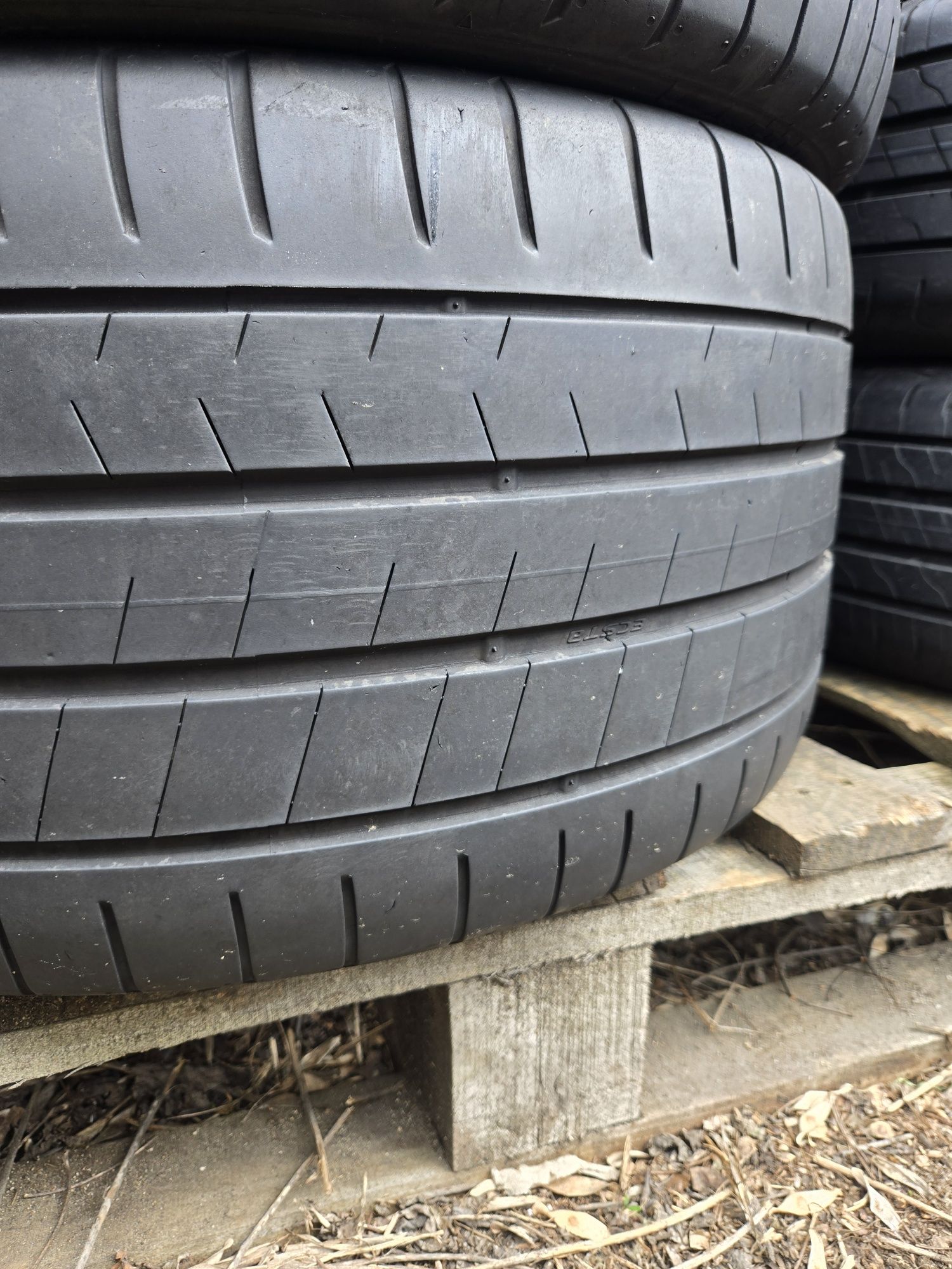 2бр. 285 35 20 Kumho летни.
