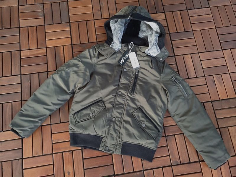 ПРОМО GUESS - L -оригинално  ветроустойчиво яке с качулка