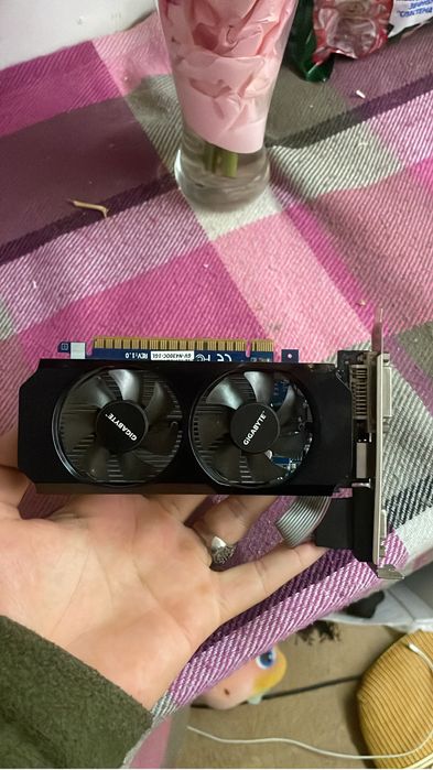 Видеокарта Gigabayt 1gb
