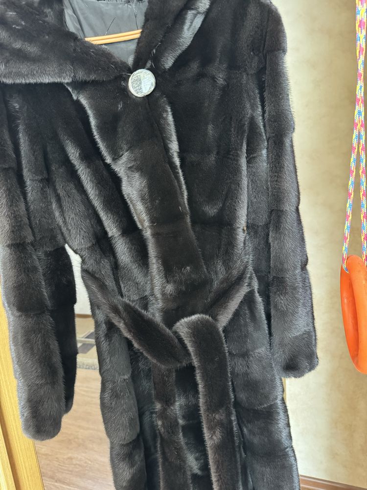 Продам шубу норковую.