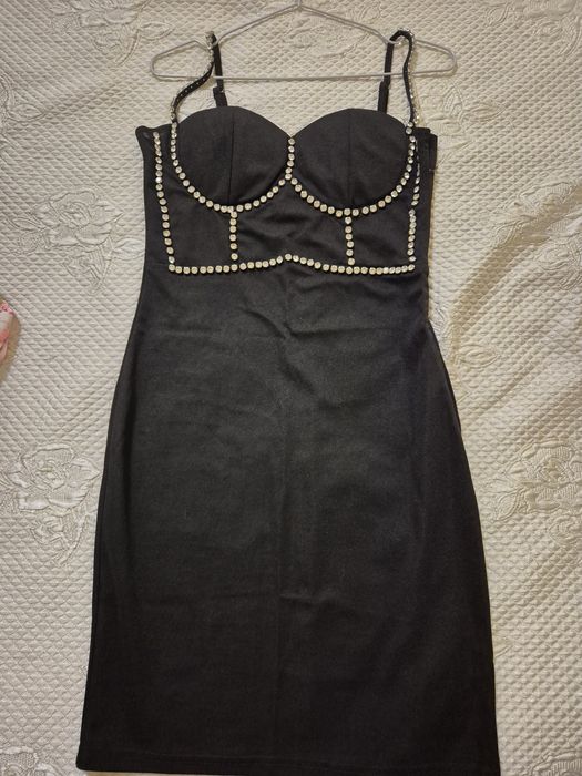 Черна елегантна рокля