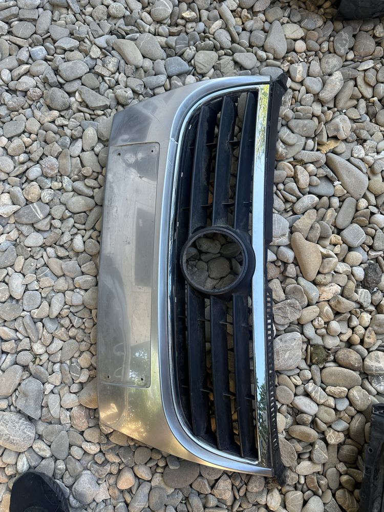 Grilă radiator vw touran.cod:1T0853651.D.