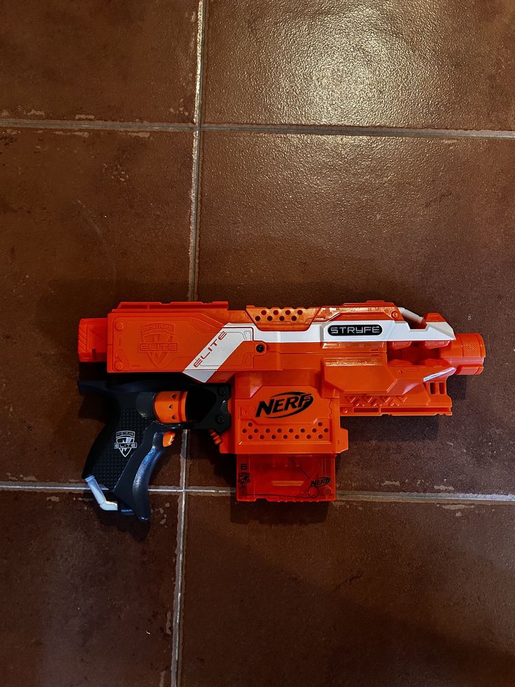 NERF Pusti si Pistoale