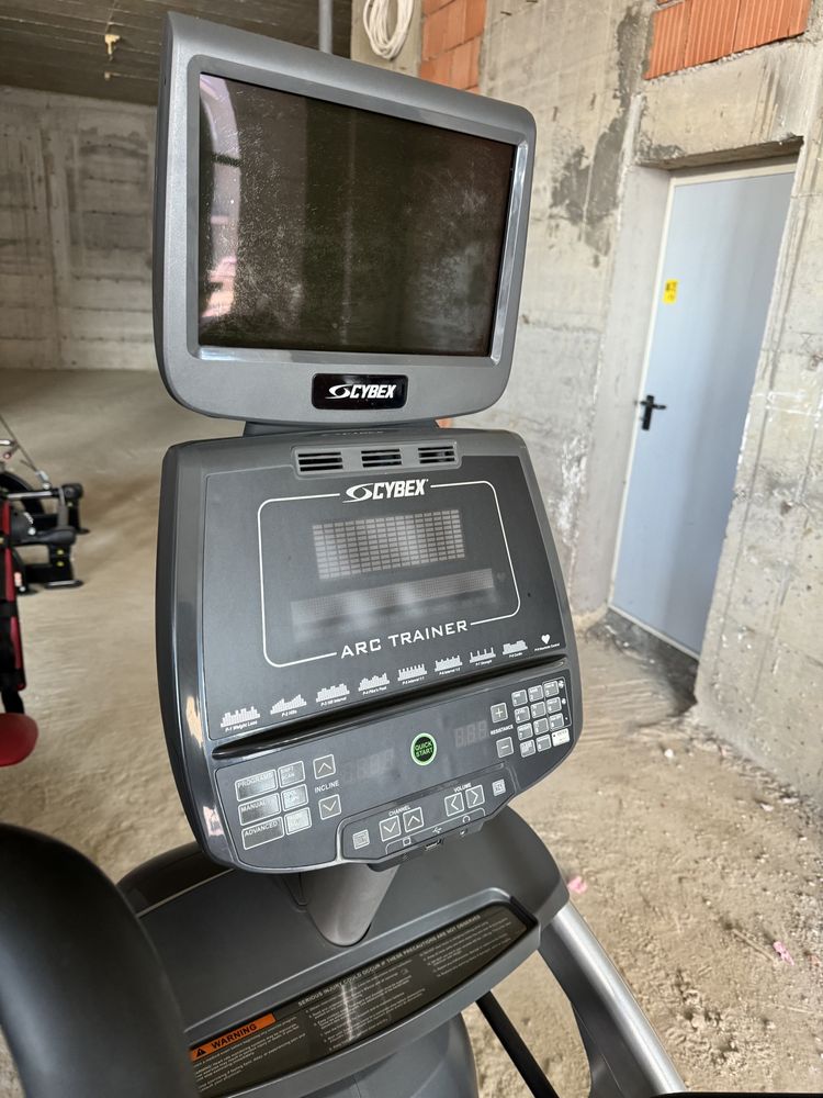 Cybex arc trainer, bicicleta eliptica profesionala cu tv