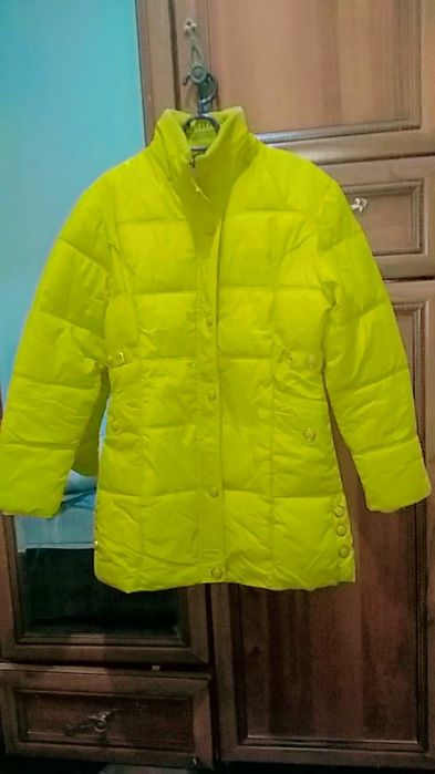 Kurtka sotiladi yangi