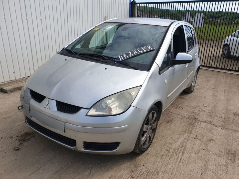 Dezmembrez Mitsubishi Colt 1.3 i benzina