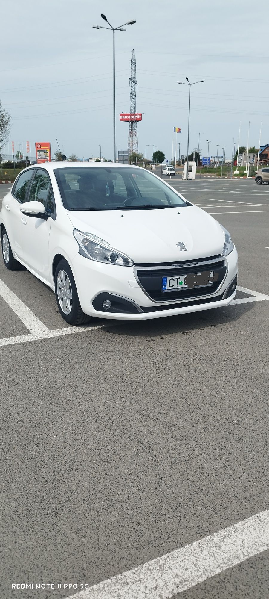 Vând Peugeot 208