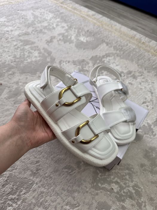 Продам сандали женские