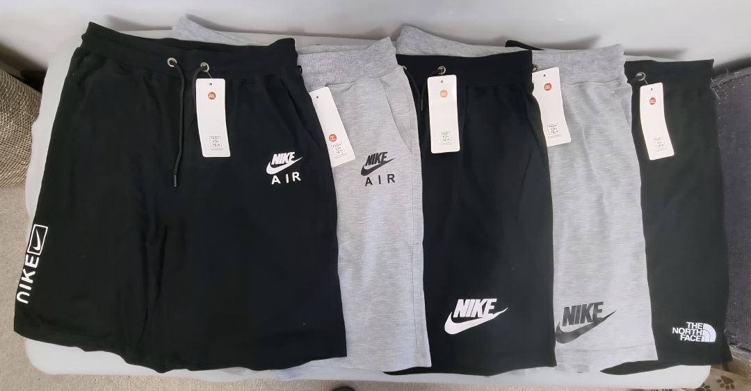 Pantaloni scurți de vară