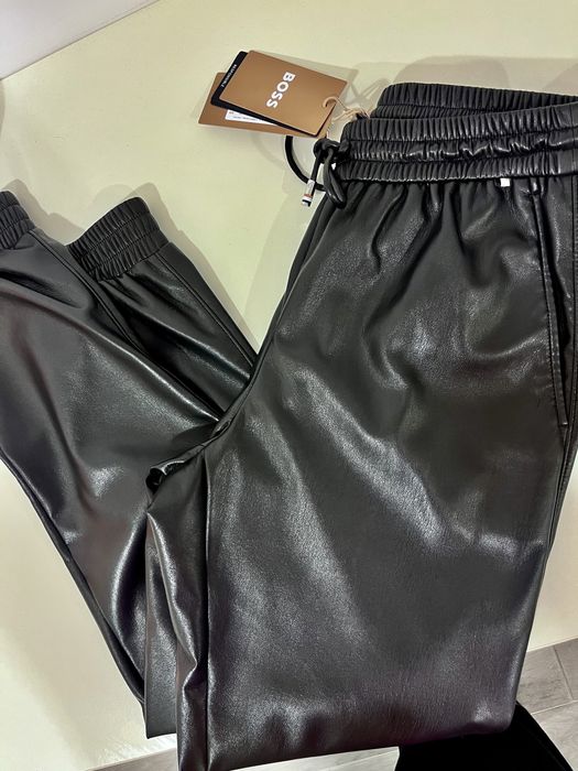 BOSS noi cu etichetă de la 900 RON la 350 ron