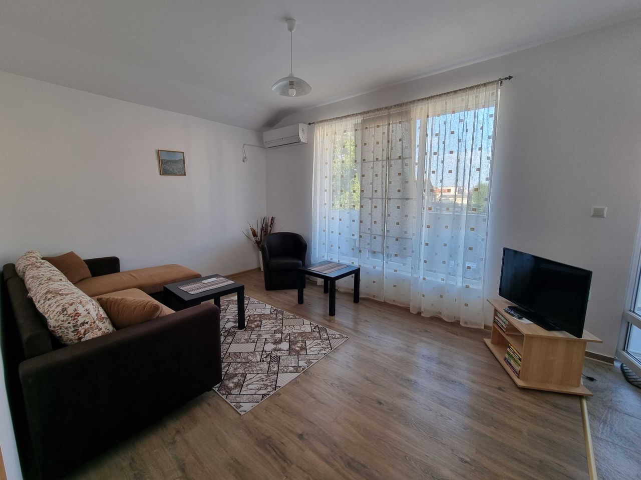 Дава се под наем Двустаен апартамент в Бургас, Сарафово - 70 кв.м за 300 € - Снимка #2