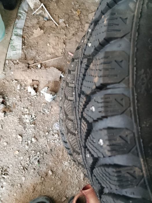 Комплект зимних шин