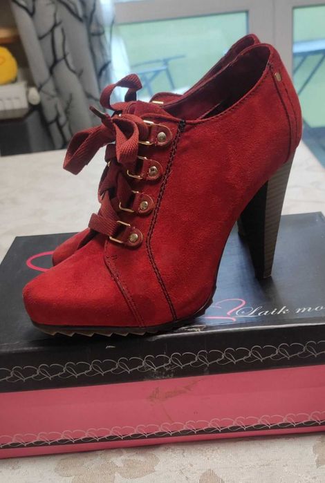 Дамски велурени обувки на ток, 38н.