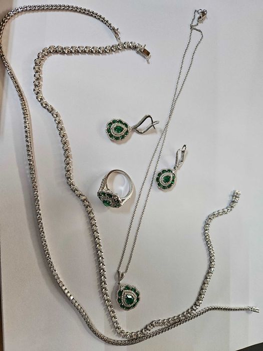 Vand set bijuteri Aur Diamante 18k 62 grame.