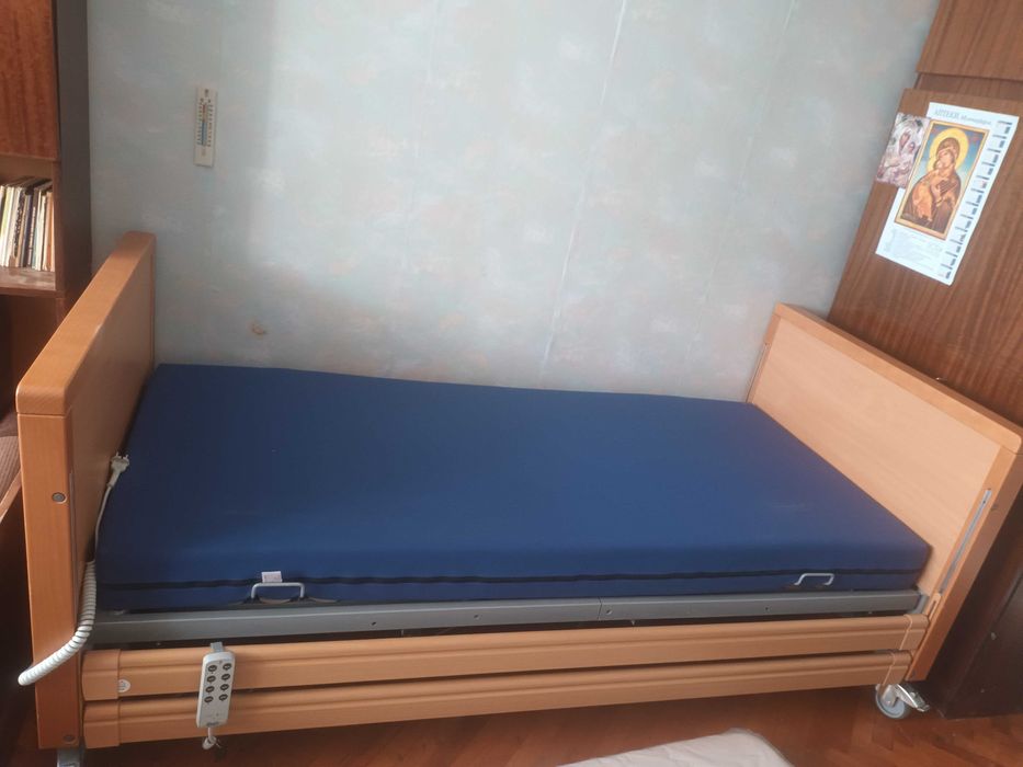 Болнично електрическо легло