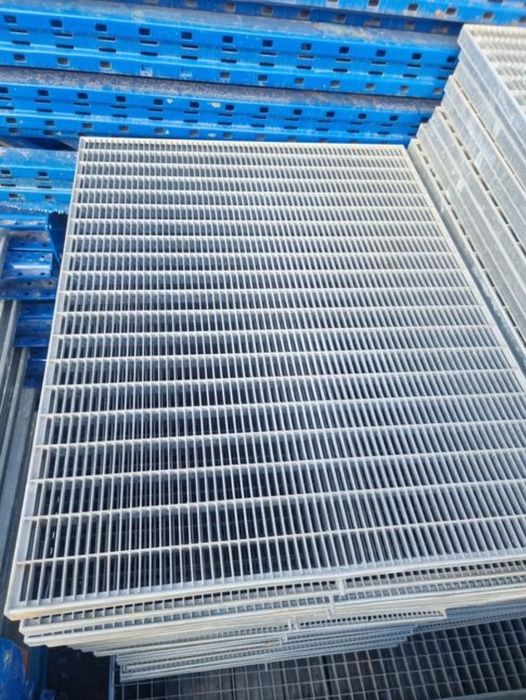 Grilaje zincate galvanizate