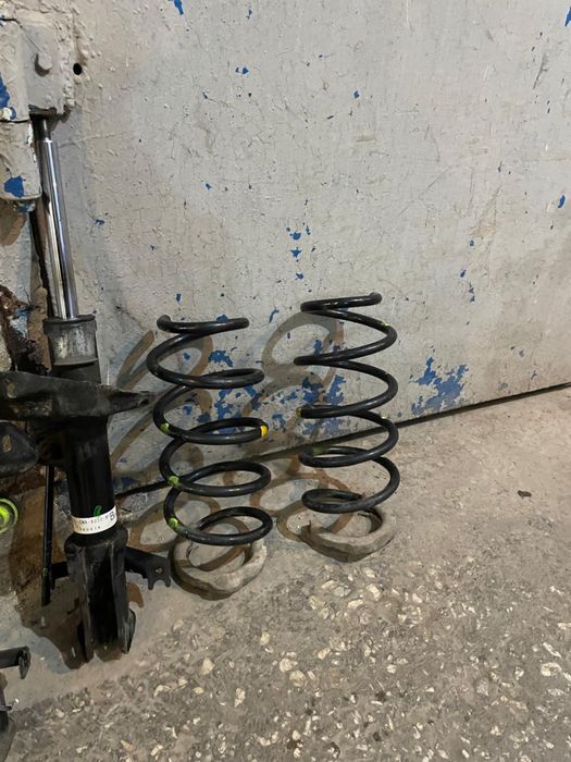 Передние амортизаторы Honda CRV