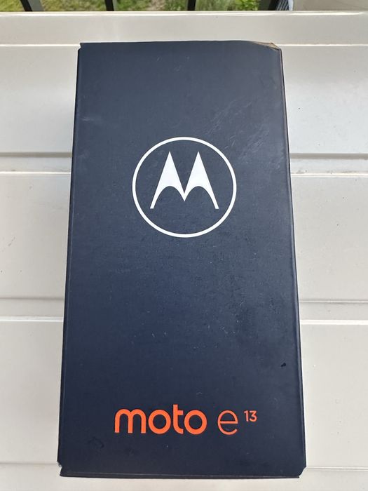 Чисто нов телефон Motorola e 13