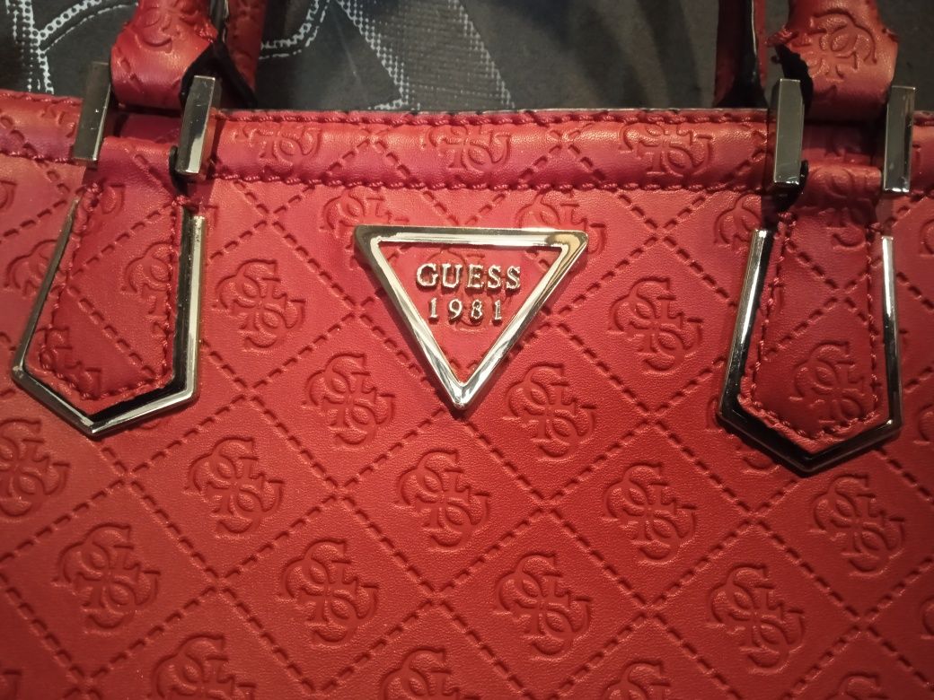 Сумка Guess, среднего размера