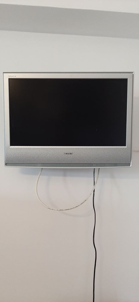Телевизор Sony Bravia с кронштейном