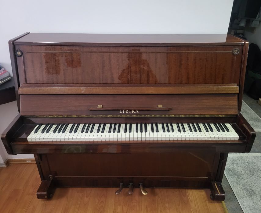 Pianina Lirika de vânzare