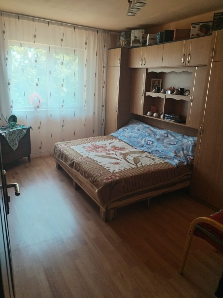 Vând apartament Câmpul albinelor (Santoma)