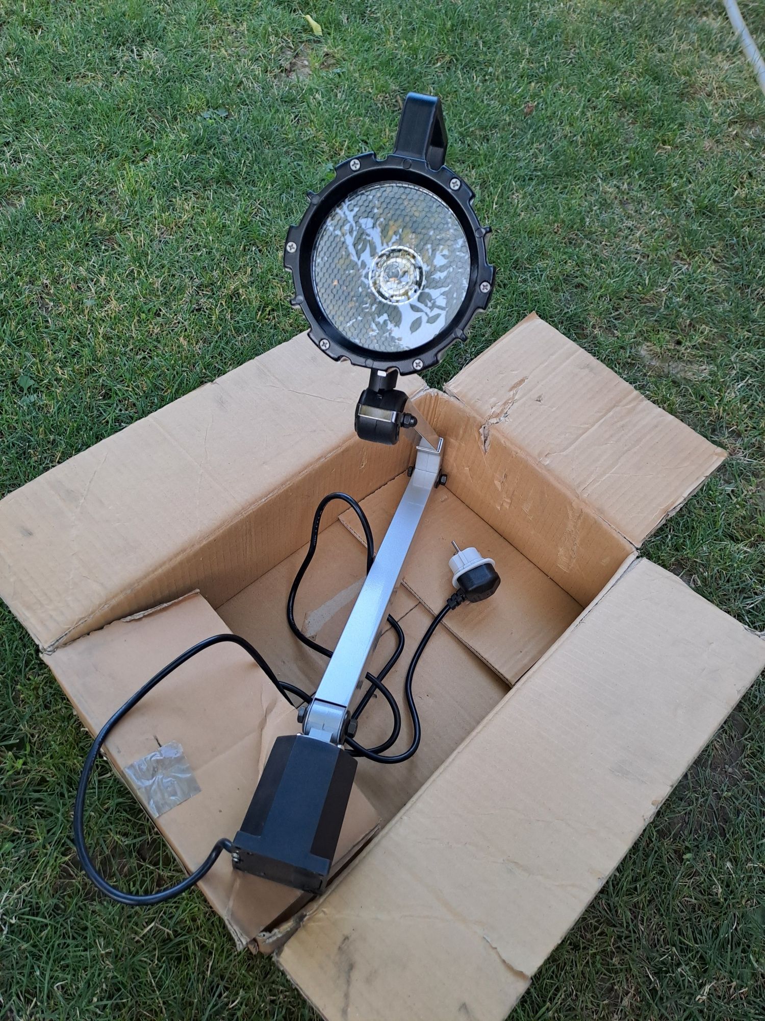 Lampă halogen nouă