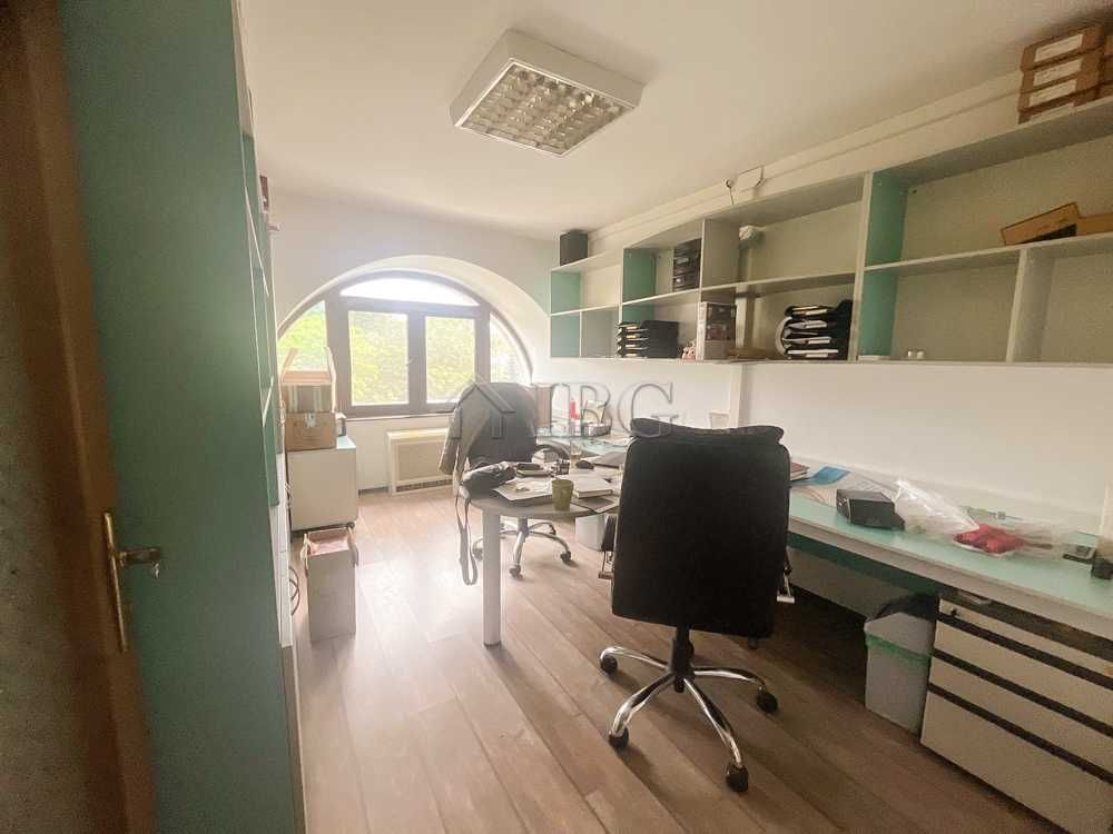 Дава се под наем Офис в Русе, Център - 220 кв.м за 850 € - Снимка #5