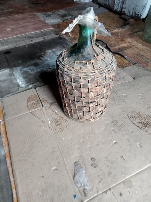 Продаю бутылку вина